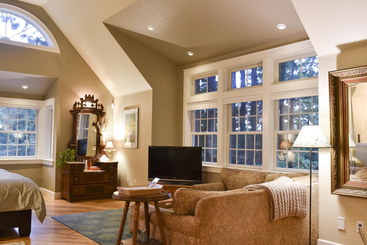Serene Redwood Retreat อาร์คาตา ภายนอก รูปภาพ